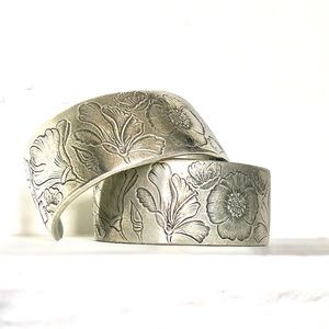Flower of the Month Bracelet - August